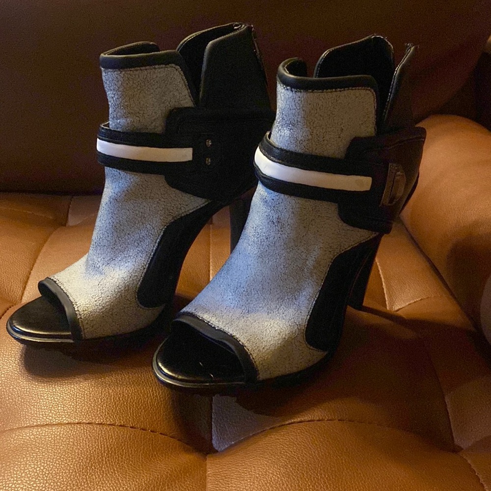 Circus by Sam Edelman ankle booties heels genuine leather fish mouth 8.5